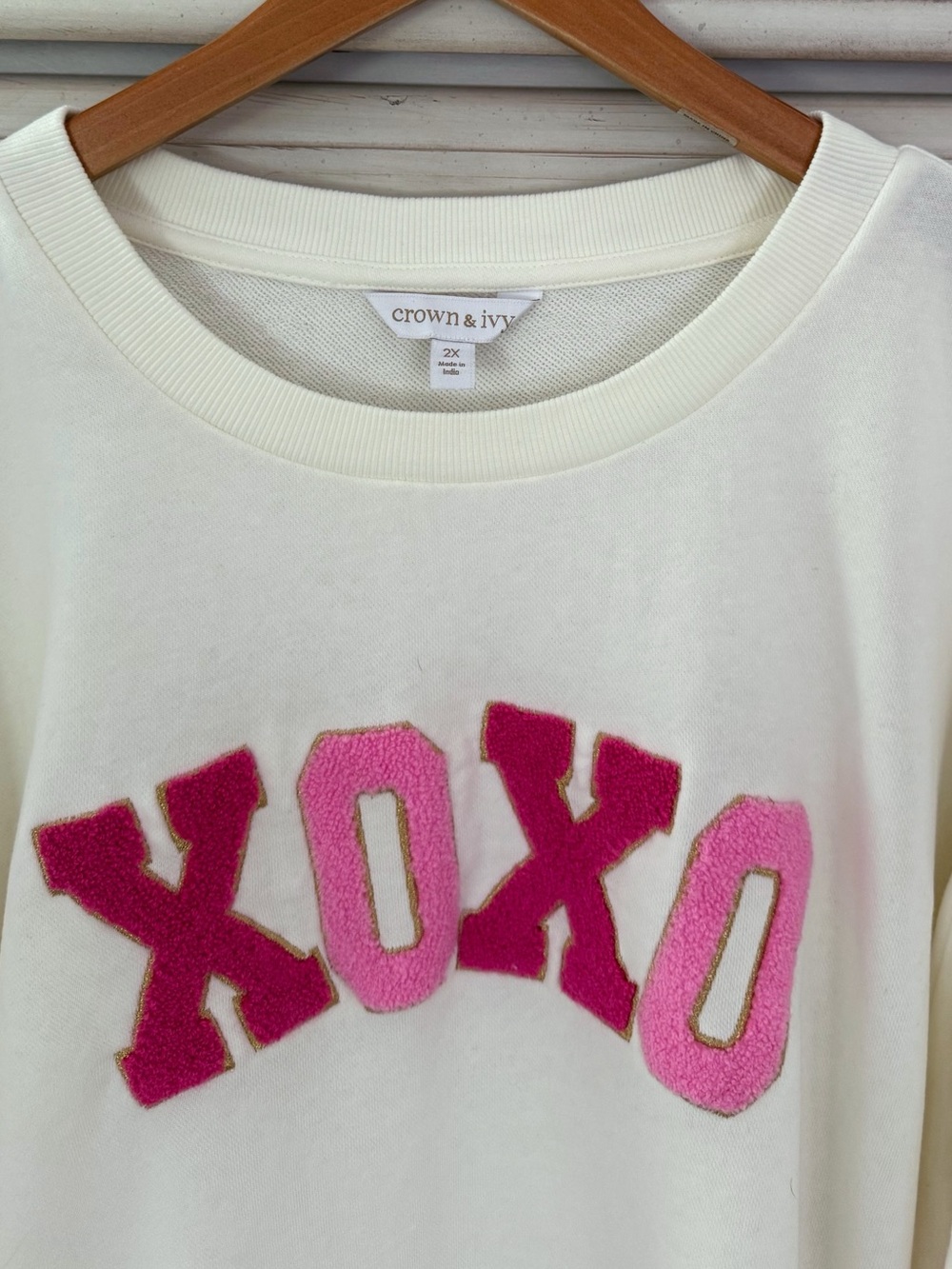 Crown & Ivy XOXO Love Sweatshirt - Picture 3 of 4
